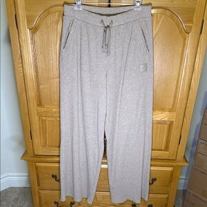 NWOT Alo Muse Wide Leg Pant